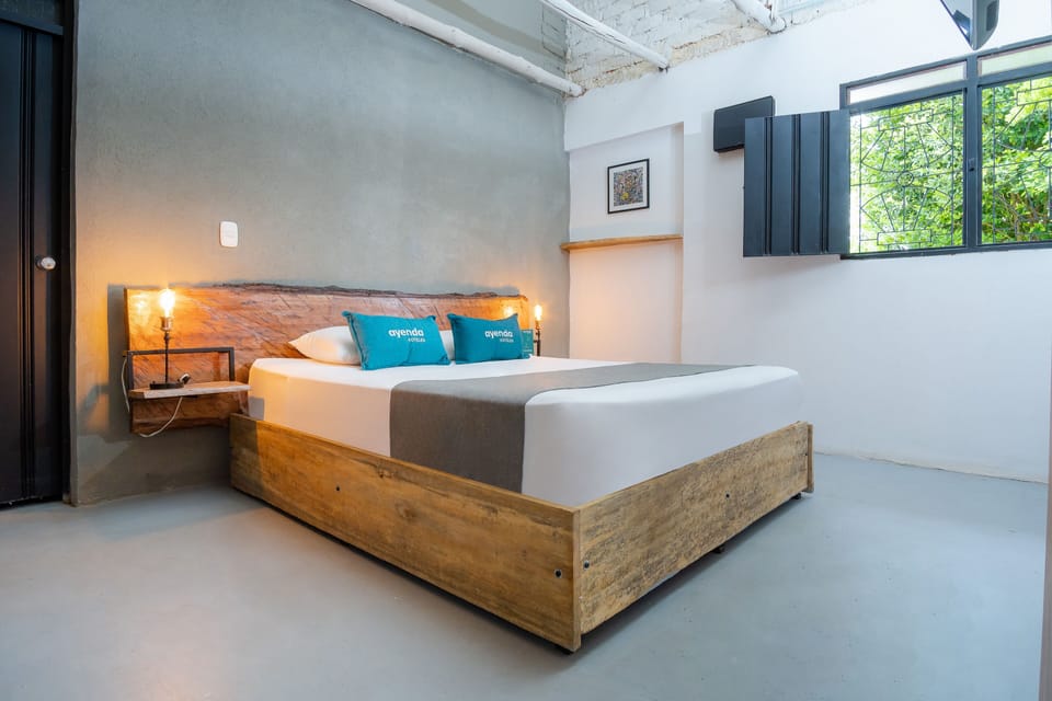 Hypo-allergenic bedding available, desk, WiFi (free), bed sheets