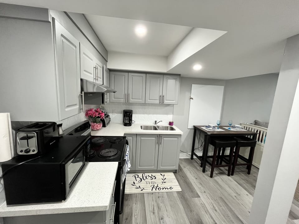 Exclusive Apartment | Private kitchen | Fridge, microwave, oven, stovetop