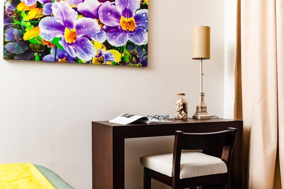 Desk area, guest bedroom, guest house