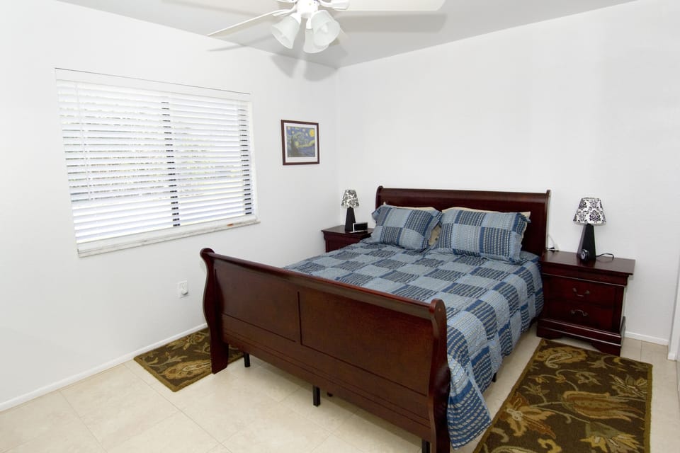 Lilsis by the Lake - Vacation Home House in Port Charlotte