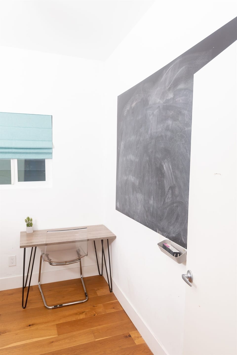 Desk with chair. 
