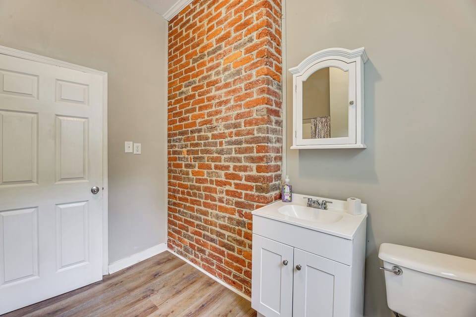 Full Bathroom | 2nd Floor