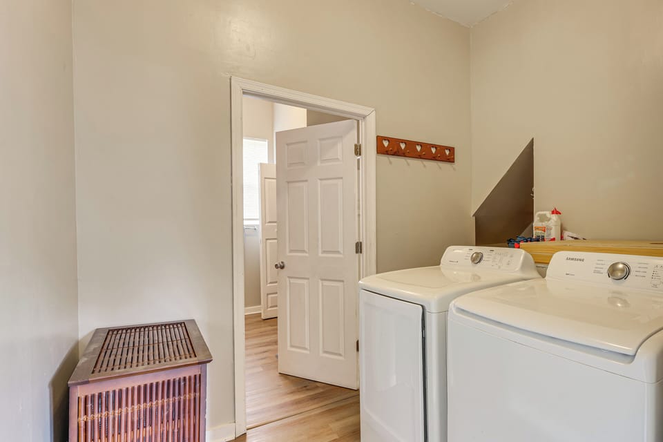 Laundry Room | Washer & Dryer
