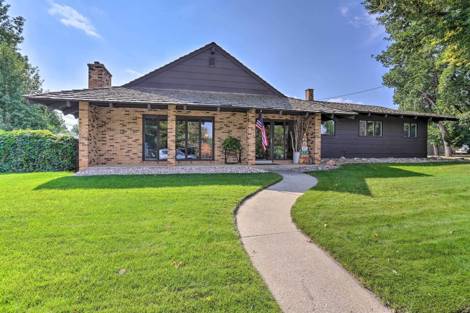 Exterior | Driveway (2 Vehicles)