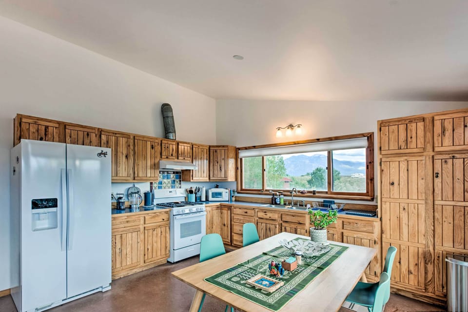Kitchen | Equipped w/ Cooking Basics