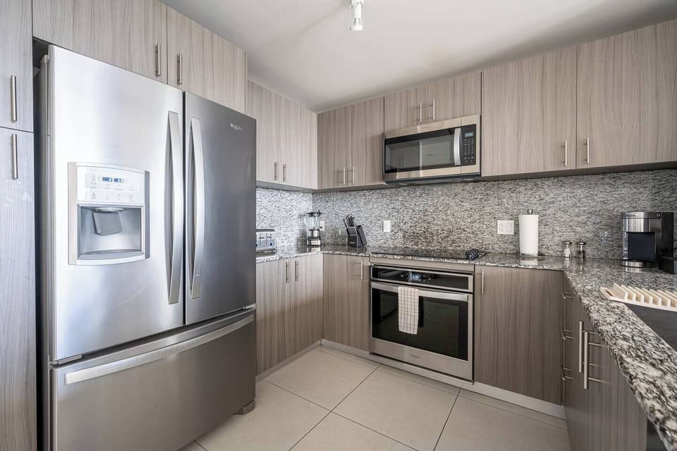 Full kitchen with all cookware and stainless steel appliances!