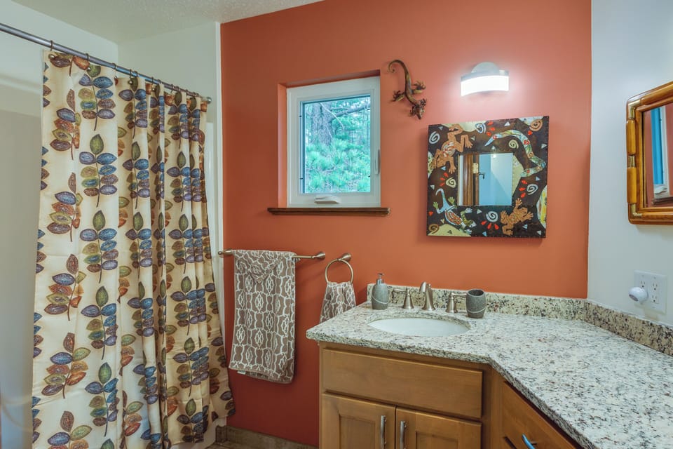 En-Suite Bathroom | Towels Provided