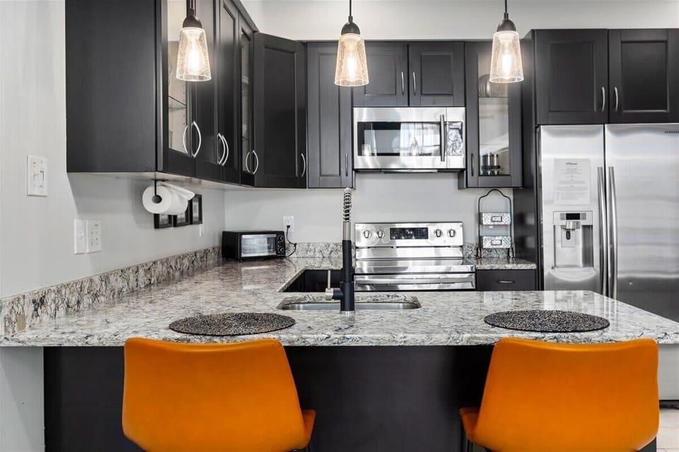 Open/Eat In Kitchen
