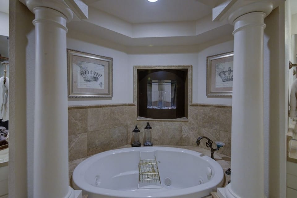 Private Bath Bedroom 5- Jacuzzi