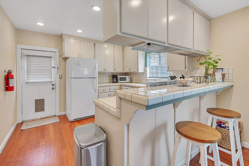 Fully-stocked kitchen with bar stool seating