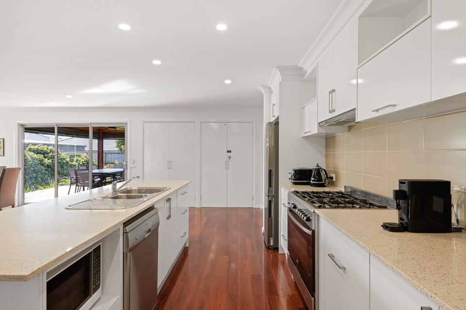 Well equipped kitchen Area