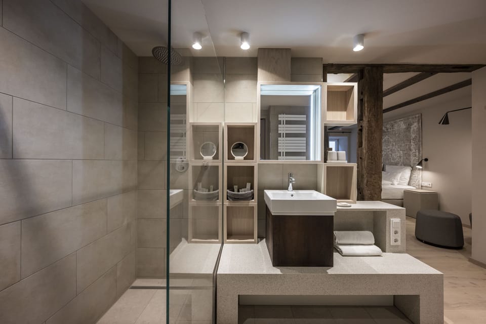 Shower, rainfall showerhead, free toiletries, hair dryer