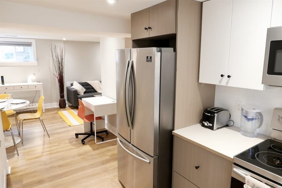 Includes coffee, tea, plates, cups and all needed to enjoy meals!