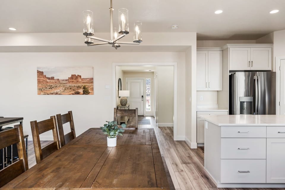 House, 4 Bedrooms | Dining