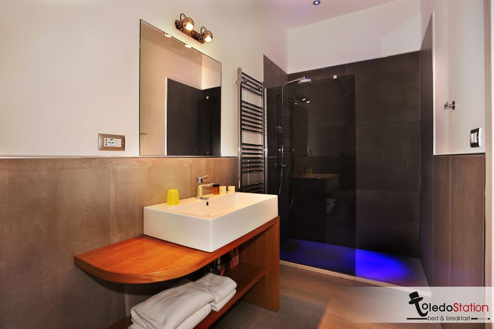 Comfort Room | Bathroom | Combined shower/tub, deep soaking tub, free toiletries, hair dryer