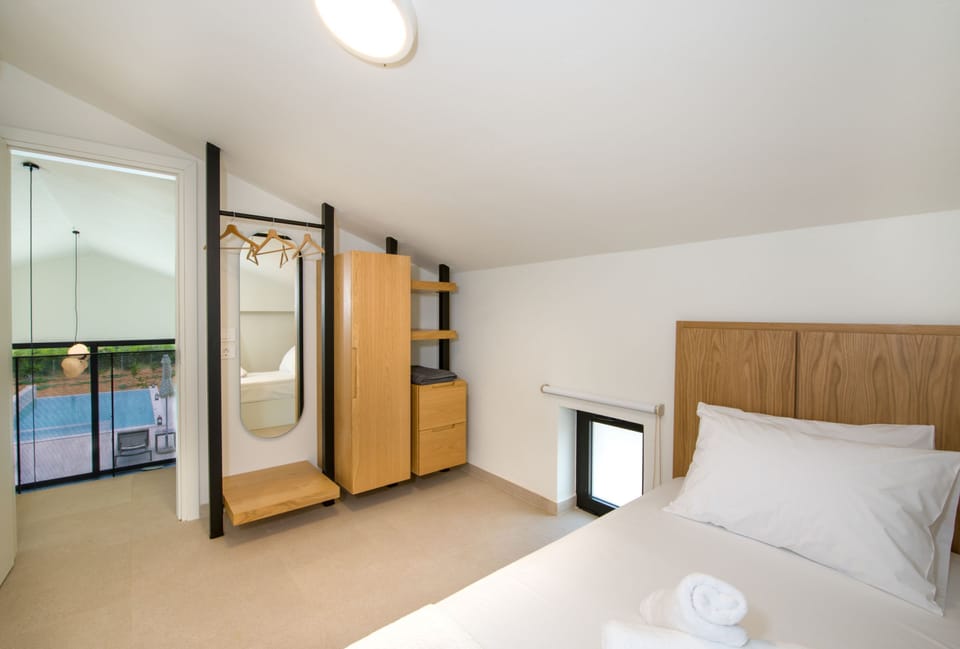 Villa | 3 bedrooms, laptop workspace, blackout drapes, soundproofing