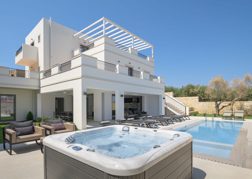 The outdoor spa whirlpool is a perfectly sensual space.