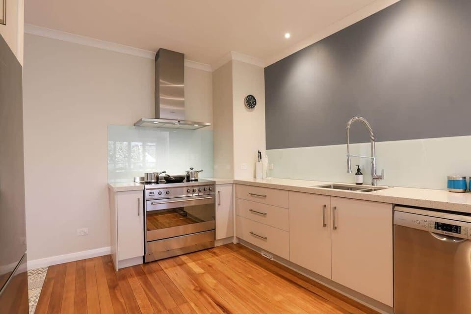 Kitchen and pendant lighting