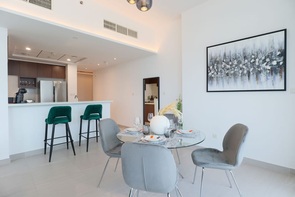 Deluxe Apartment | Living area | 55-inch Smart TV with cable channels, TV, Netflix