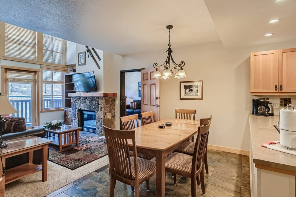 PP623 Dining Area