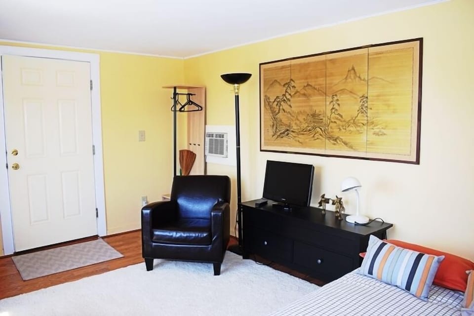 Studio Office with Queen Futon Mattress