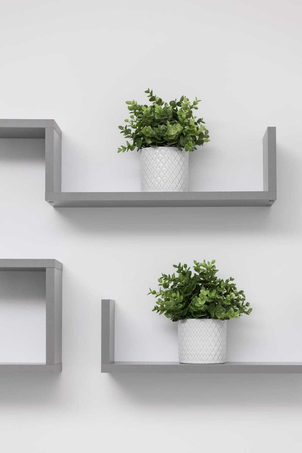 Decorative details in the apartment. 