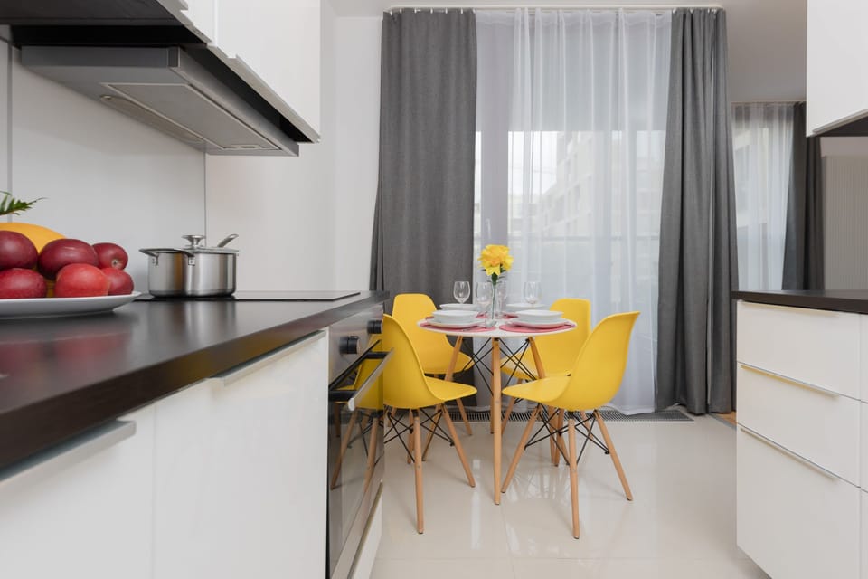 Fully equipped kitchenette. 