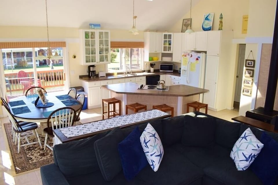 Open Living Space, Dining, and Kitchen