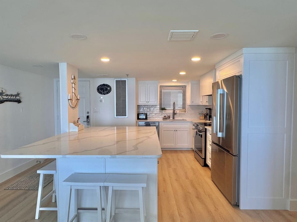 Gourmet Kitchen-Quarts Countertops, All New Appliances