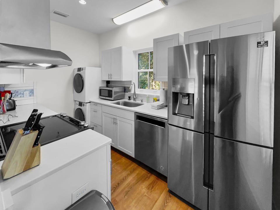 House, 1 Bedroom | Private kitchen | Fridge, coffee/tea maker, toaster