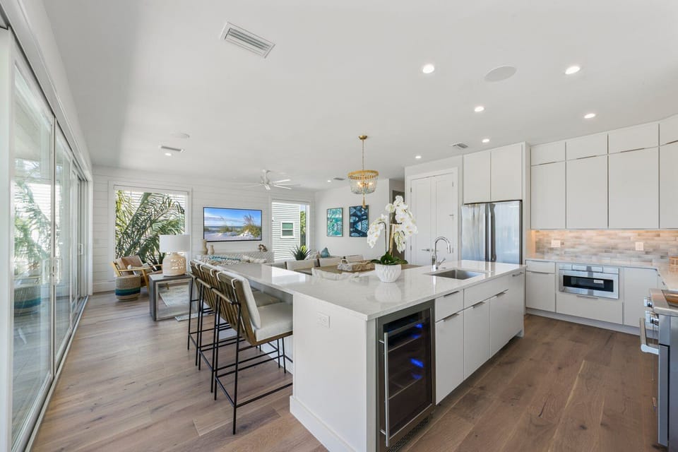 Kitchen - Breakfast Bar