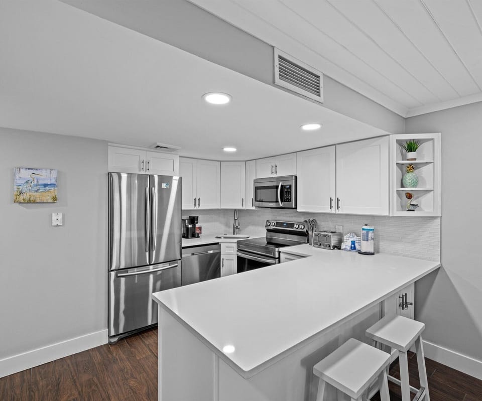 HSRC 109 Kitchen / Breakfast Bar