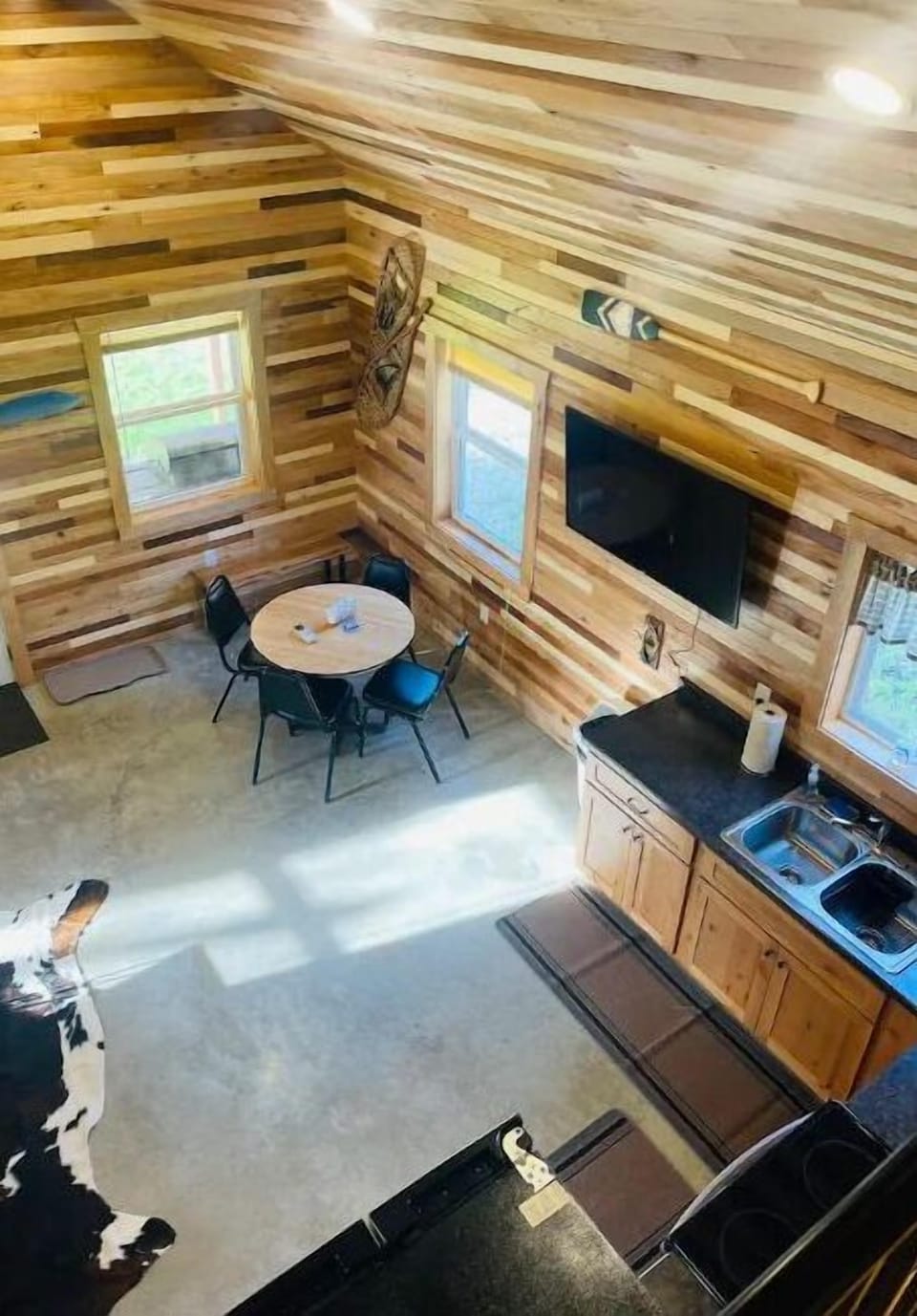 Fly Reel Cabin w/ hot tub Cabin in Iowa
