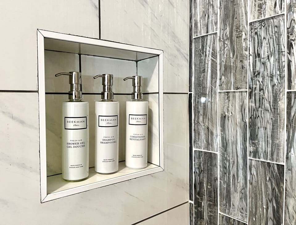 The willis james bedandbreakfast confluence room bath amentieis