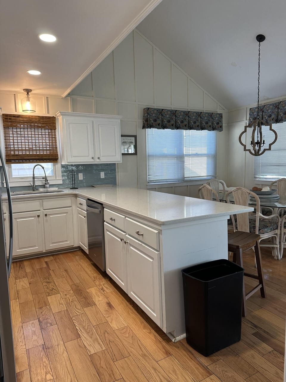 Kitchen sink/prep area 