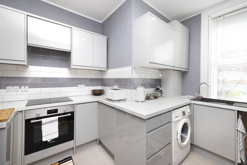 Apartment, 1 Bedroom, Patio | Private kitchen | Fridge, microwave, oven, stovetop