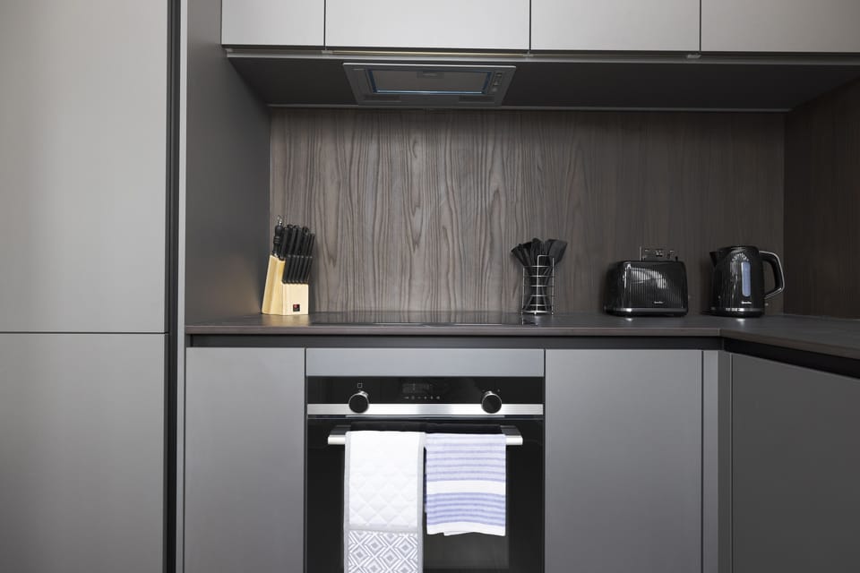 Studio, 1 Bedroom | Private kitchen | Fridge, oven, stovetop, dishwasher