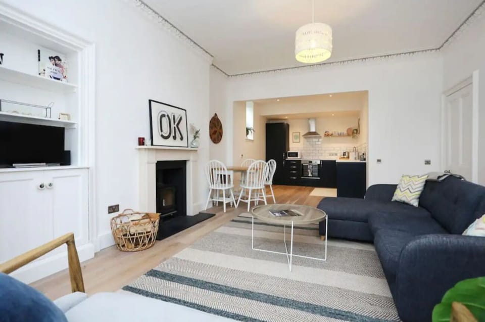House, 2 Bedrooms | Living area | TV