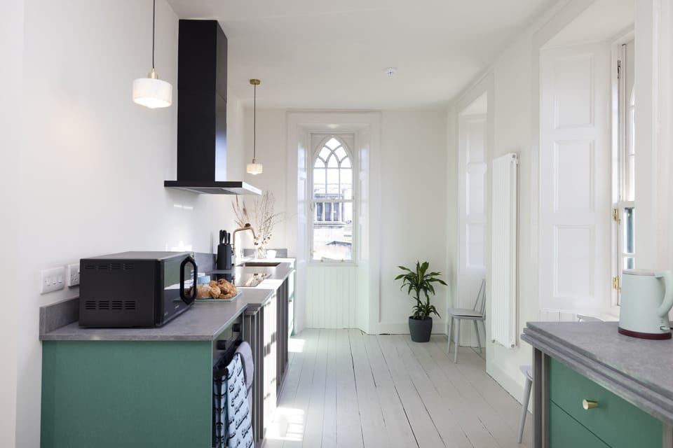 House, 2 Bedrooms | Private kitchen | Fridge, microwave, oven, stovetop