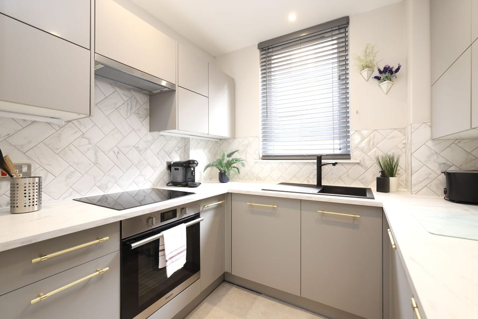 Apartment, 1 Bedroom | Private kitchen | Fridge, microwave, oven, stovetop
