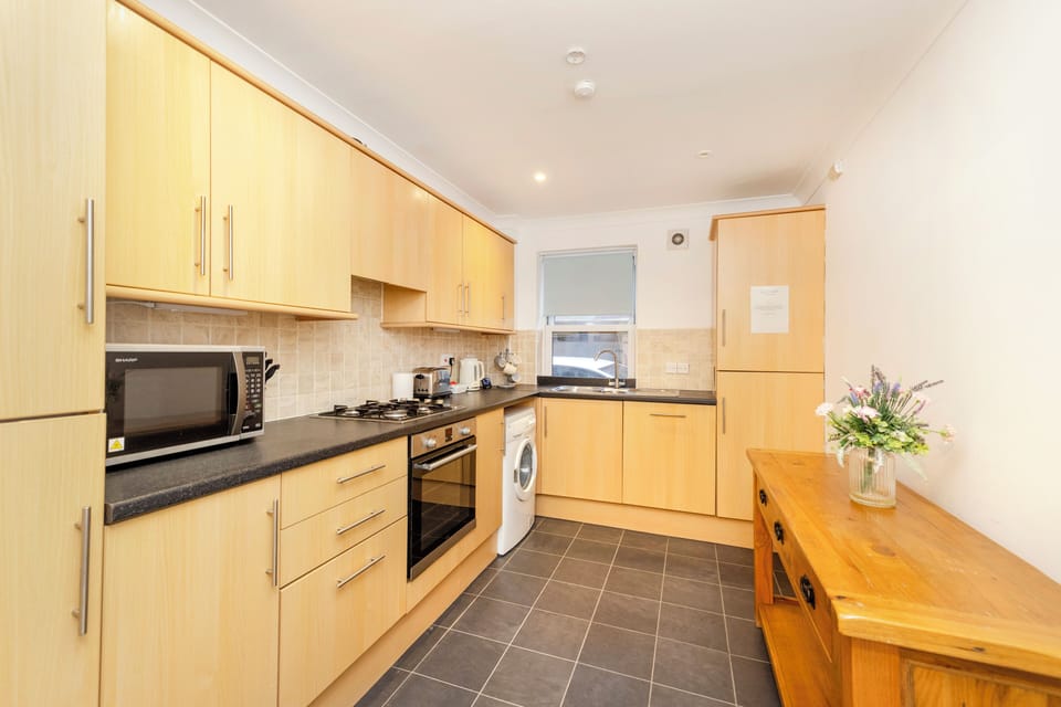 Apartment, 2 Bedrooms | Private kitchen | Fridge, microwave, oven, stovetop