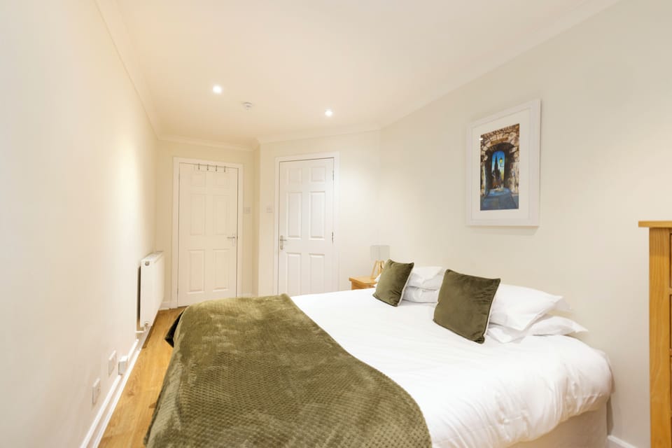 JOIVY Gorgeous Flat Near Edinburgh Castle W/ Parking Apartment in Edinburgh