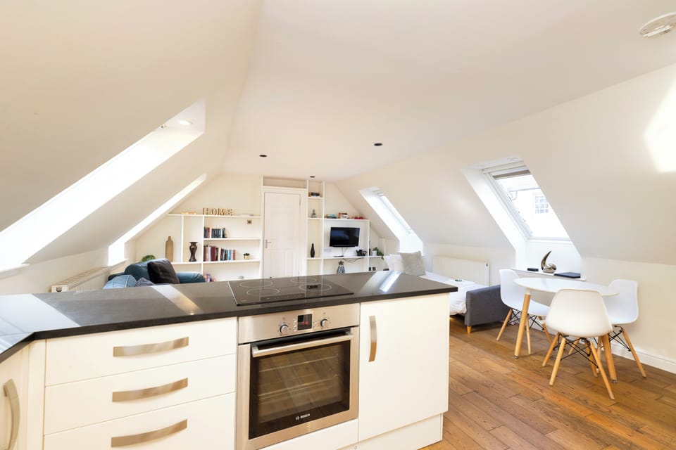 Apartment, 1 Bedroom | Private kitchen | Fridge, microwave, oven, stovetop