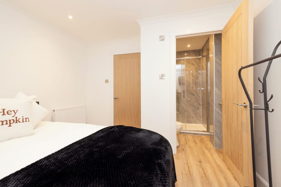 JOIVY 3BR Flat in Haymarket with Free Parking Apartment in Edinburgh
