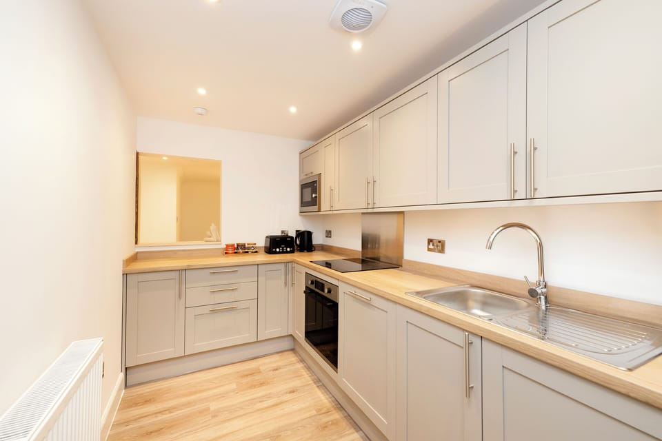 Apartment, 3 Bedrooms | Private kitchen | Fridge, oven, stovetop, electric kettle