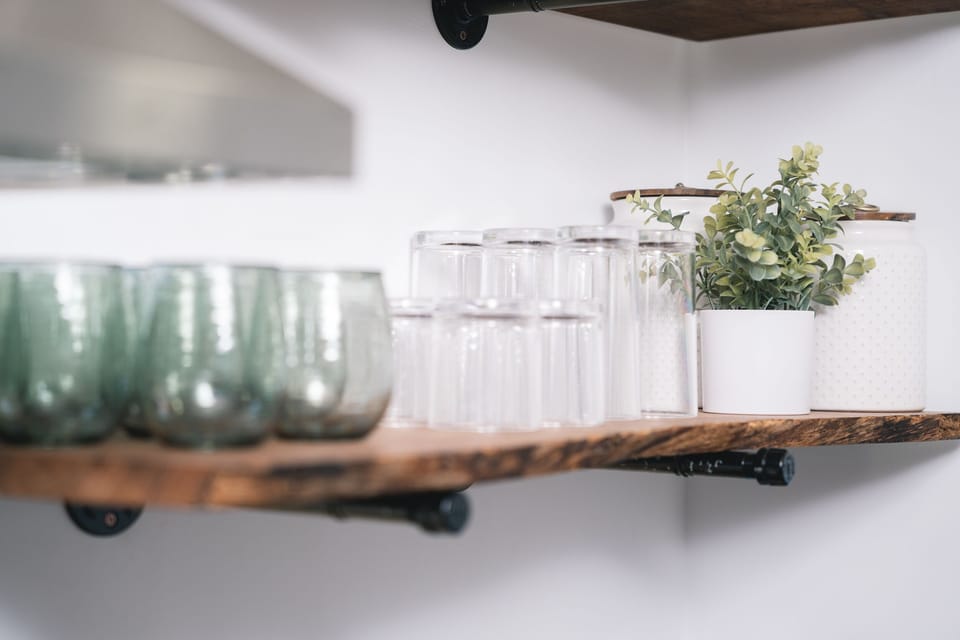 Kitchen Shelf / Glassware