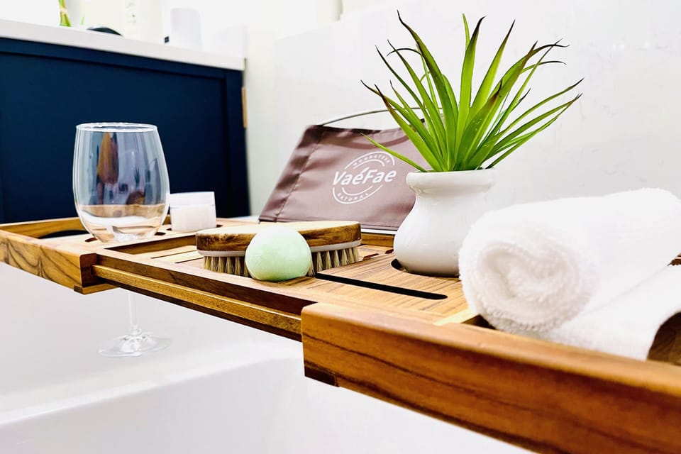 Master bathroom tub amenities