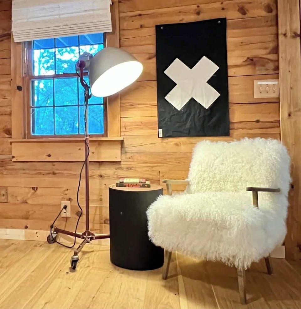 Accent/reading chair. 