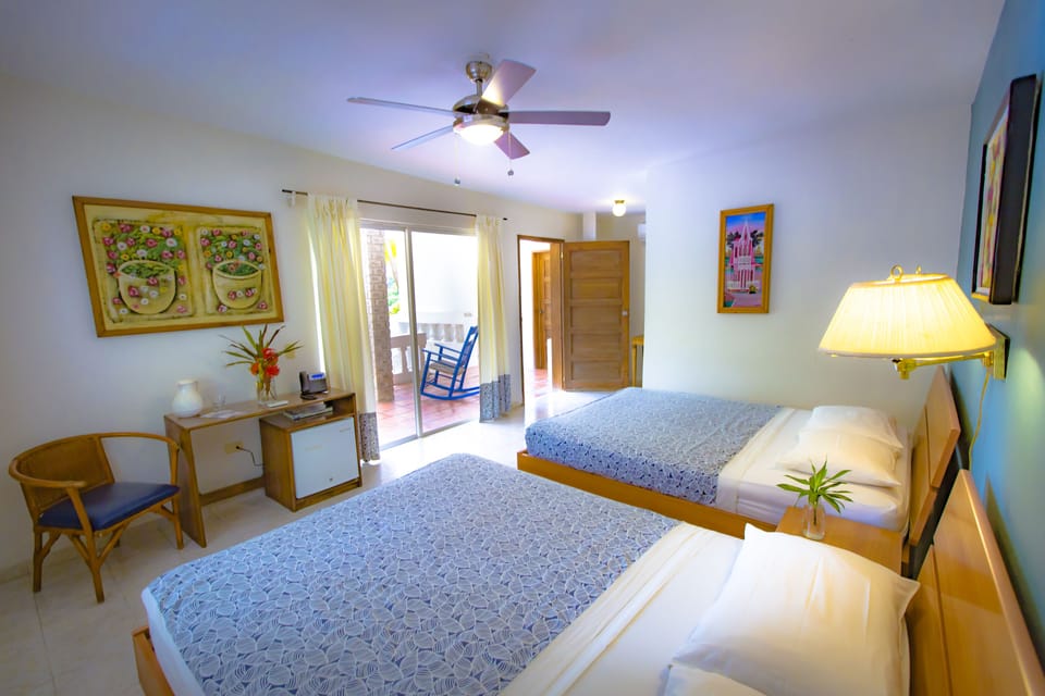 Room, 2 Queen Beds (with Air Conditioning) | Air conditioning
