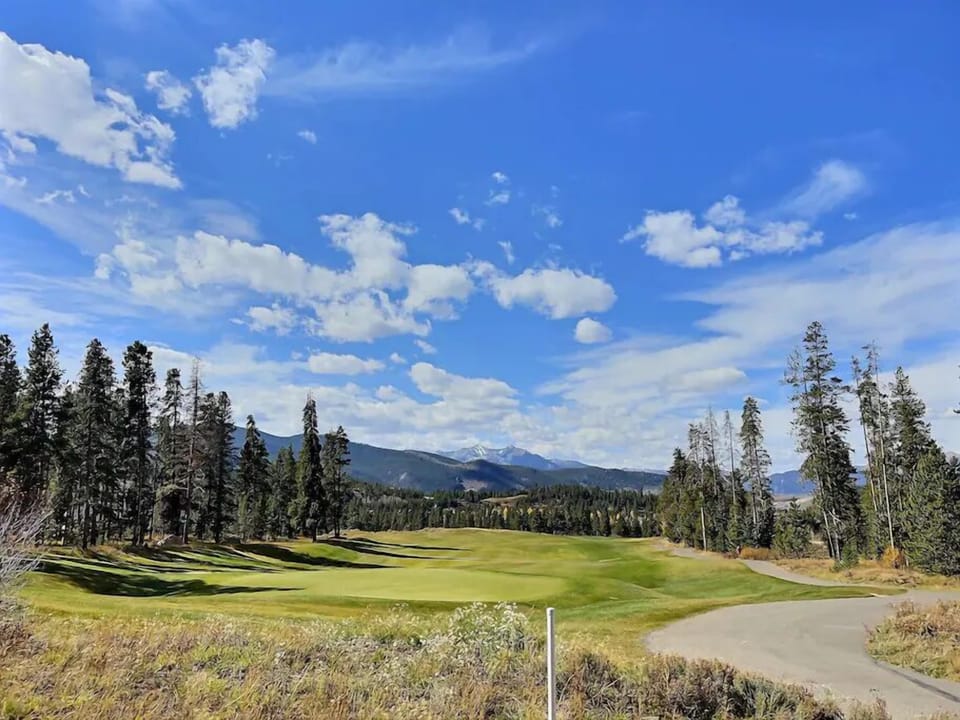 Keystone Golfside Serenity — Set on the Keystone River Golf Course with sweeping mountain views—peaceful, private, and perfectly Colorado. ⛳️🏔️